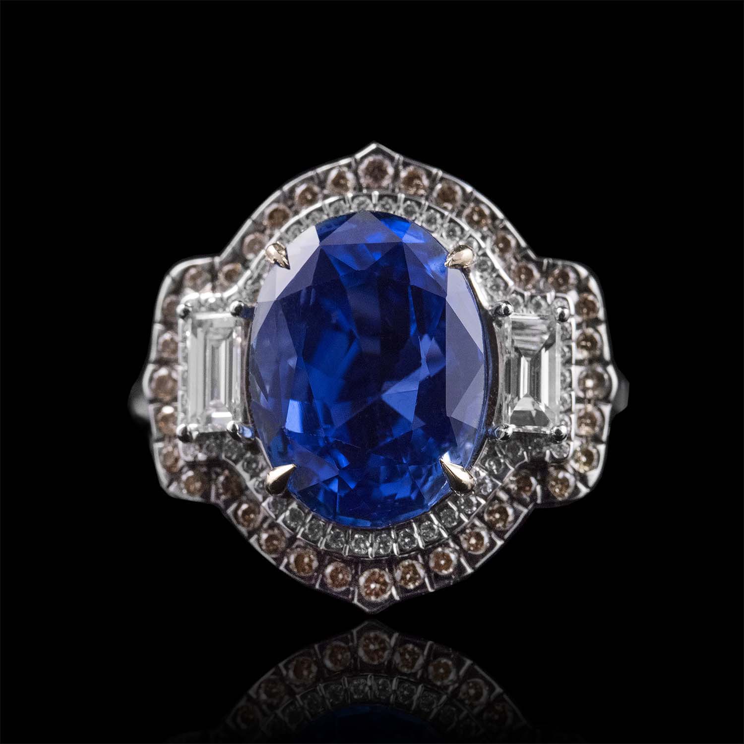 Halo, 18ct White Gold Two steps to the Star Oval