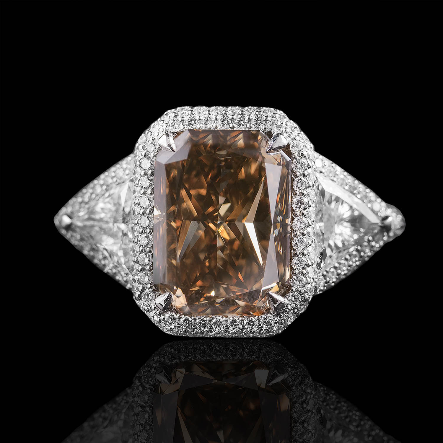 Halo, 18ct White Gold Spotlight of Olympus Radiant