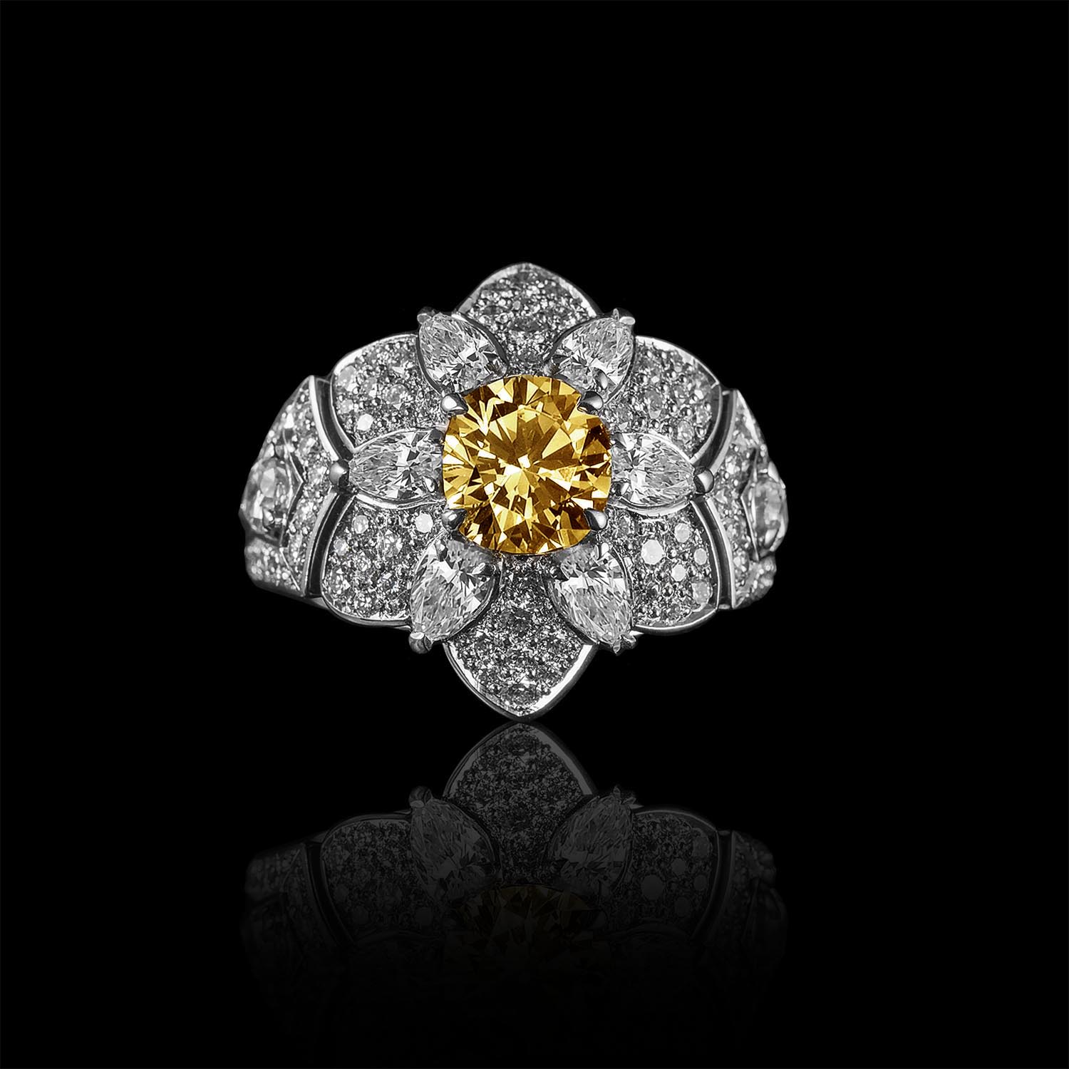 Platinum Pedestal's Flower Round